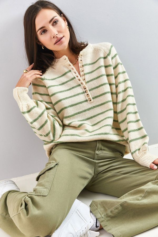 Bianco Lucci Bianco Lucci Women's Buttoned Collar Turtleneck Striped Knitwear Sweater