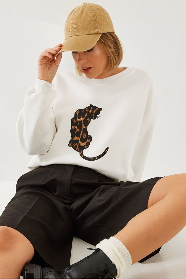 Bianco Lucci Bianco Lucci Women's Leopard Printed Three Thread Raised Sweatshirt