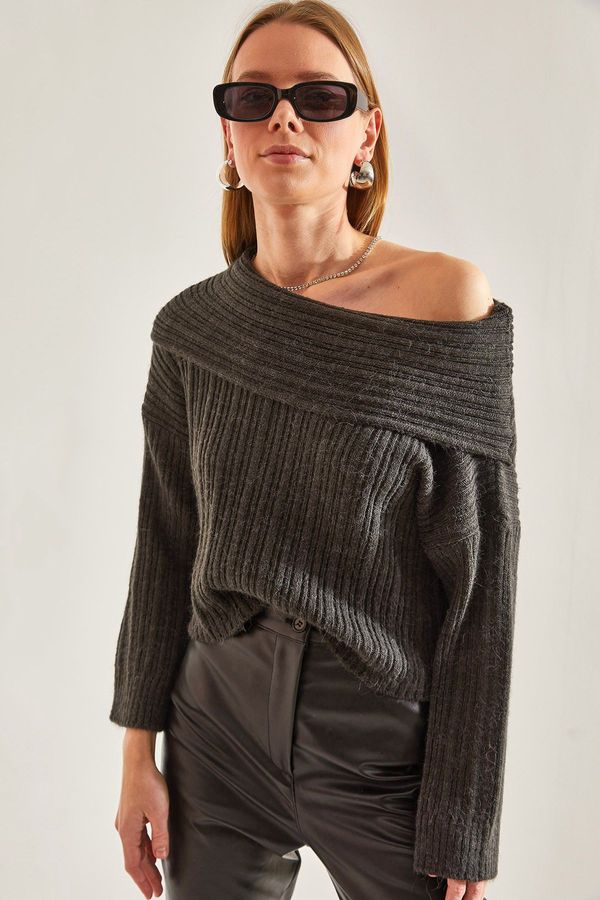 Bianco Lucci Bianco Lucci Women's Ruffle Collar Sweater