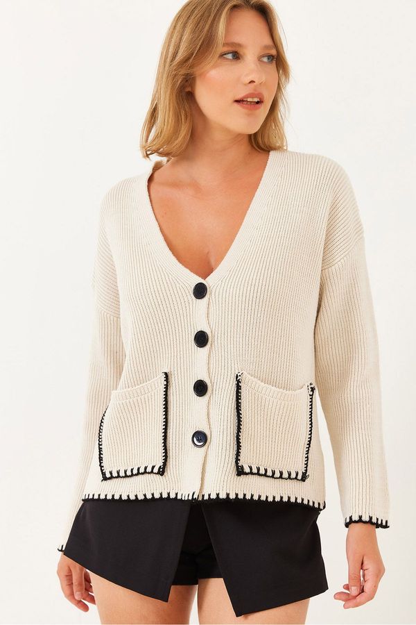 Bianco Lucci Bianco Lucci Women's Shepherd Stitch Detail Large Pocket Four Button Long Sleeve Knitwear Cardigan