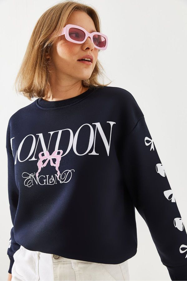 Bianco Lucci Bianco Lucci Women's Triple Thread Raised London Life Graphic Print Sweatshirt MBHS004