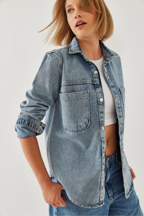 Bianco Lucci Bianco Lucci Women's Two Large Pockets Denim Shirt 4635