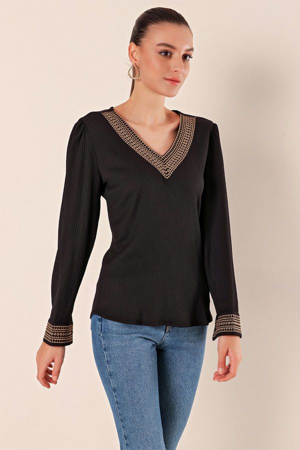 Bigdart Bigdart 0466 Embroidered V Neck Knitted Blouse - Black