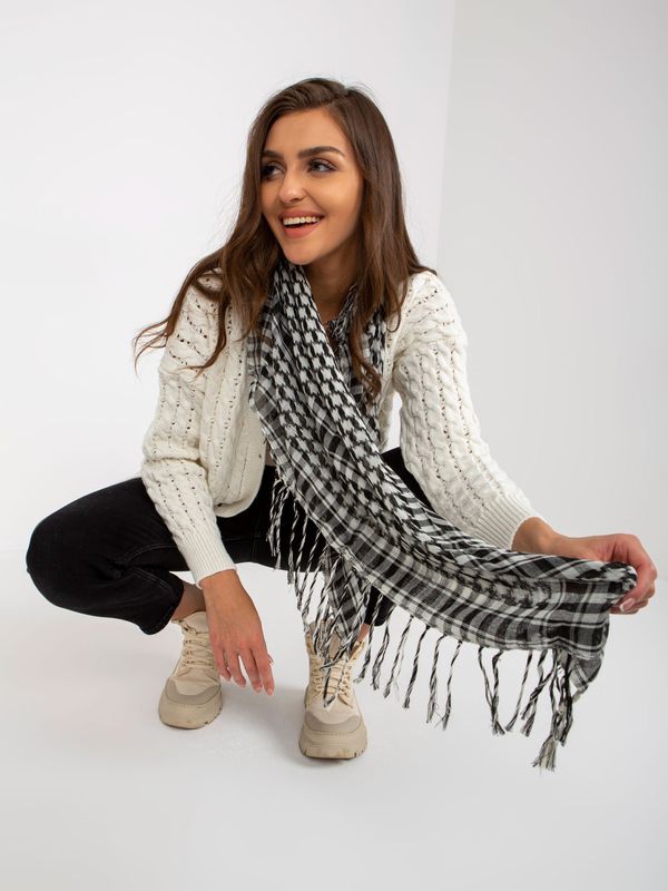 Fashionhunters Black and white checkered scarf