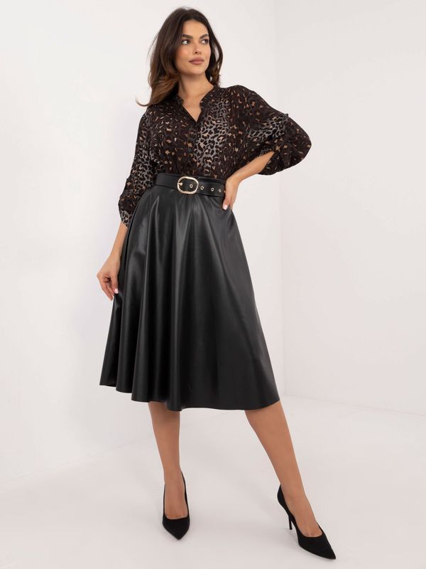 Fashionhunters Black midi skirt made of eco-leather with a belt