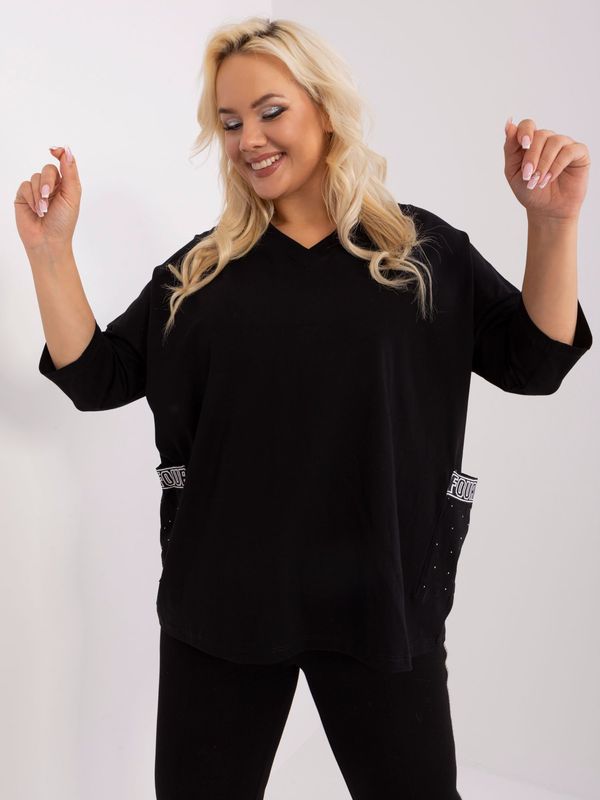 Fashionhunters Black plus-size neckline blouse