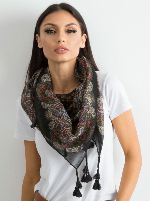 Fashionhunters Black scarf with print and fringe