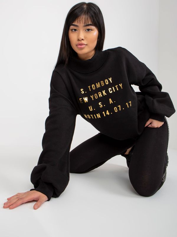 Fashionhunters Black sweatshirt with inscriptions and turtleneck