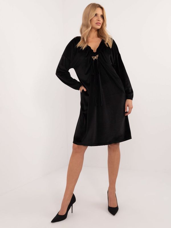 Fashionhunters Black velvet dress with neckline