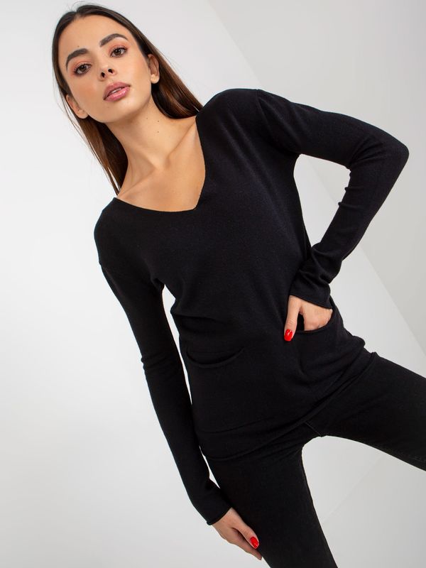 Fashionhunters Black women's classic sweater with pockets