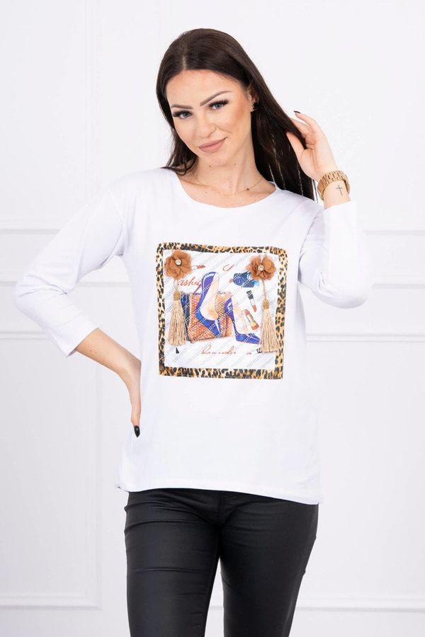 Kesi Blouse with 3D graphics and decorative pom pom white