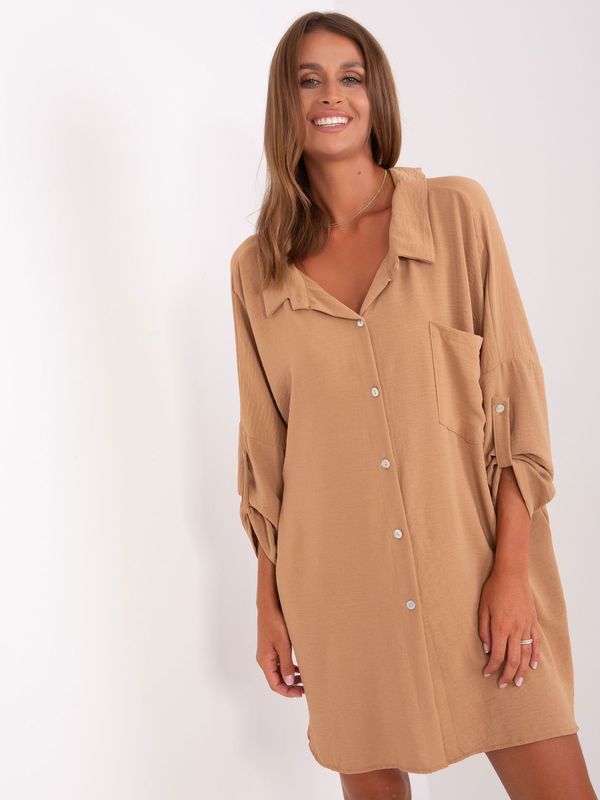 Fashionhunters Camel dress with chain on the back of Elaria