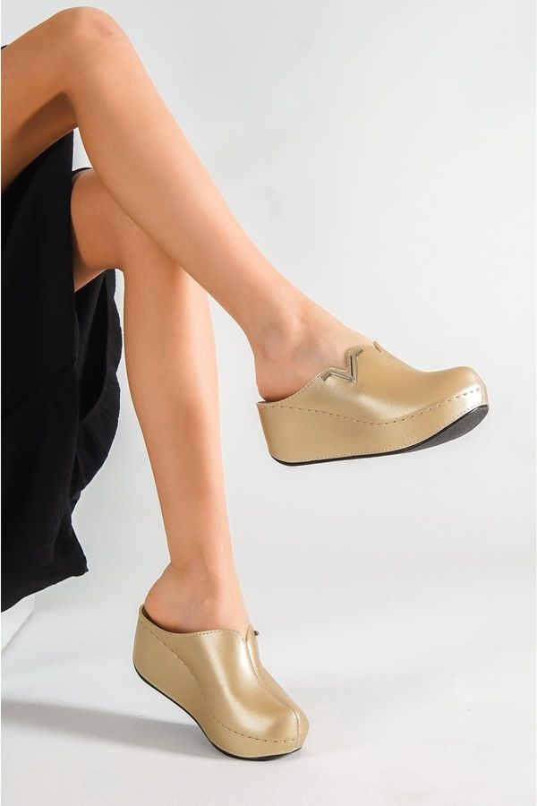 Capone Outfitters Capone Outfitters Anatomical Soft Comfortable Sole, Wedge Heels Mommy Slippers.