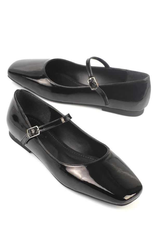 Capone Outfitters Capone Outfitters Blunt Toe Banded Marj Jane Patent Leather Black Women's Flats