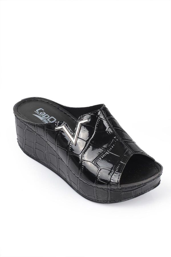 Capone Outfitters Capone Outfitters Capone 6145 Womens Black Platform V Buckle Slippers