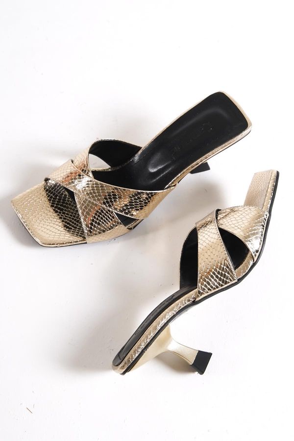 Capone Outfitters Capone Outfitters Capone Chunky Toe Women's Snake Pattern Cross-Strap Medium Heel Metallic Light Gold Women's Slippers.