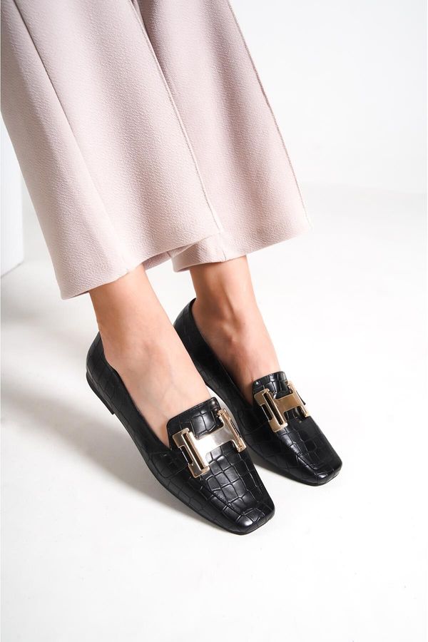 Capone Outfitters Capone Outfitters Capone Flat Toe Women's Loafers With Metal Buckles Accessorised, Black