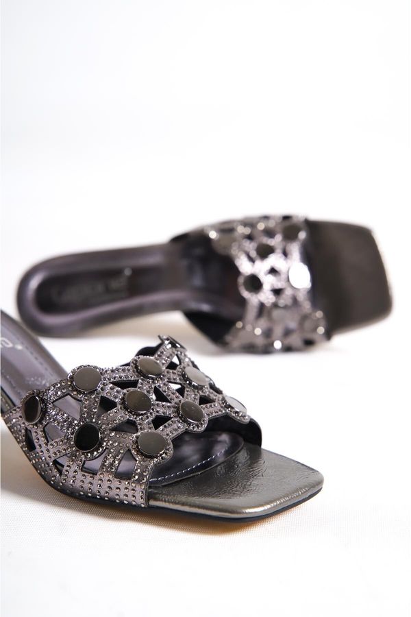 Capone Outfitters Capone Outfitters Capone Flat Toe Women's Slippers with Hourglass Heels with Metal Accessories.