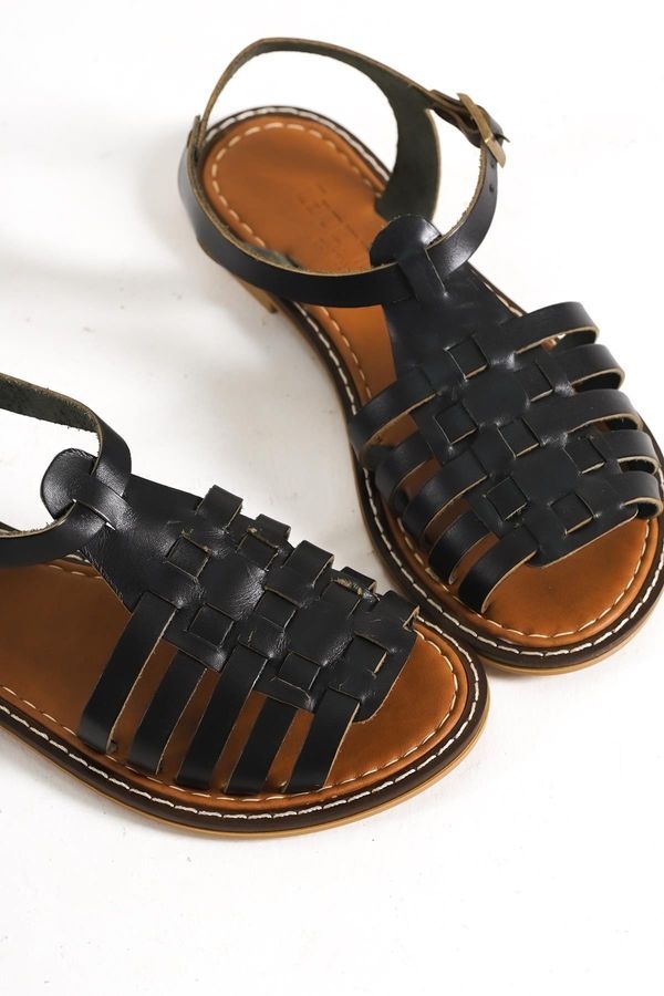 Capone Outfitters Capone Outfitters Capone Round Toe Gladiator Strap Women's Leather Sandals