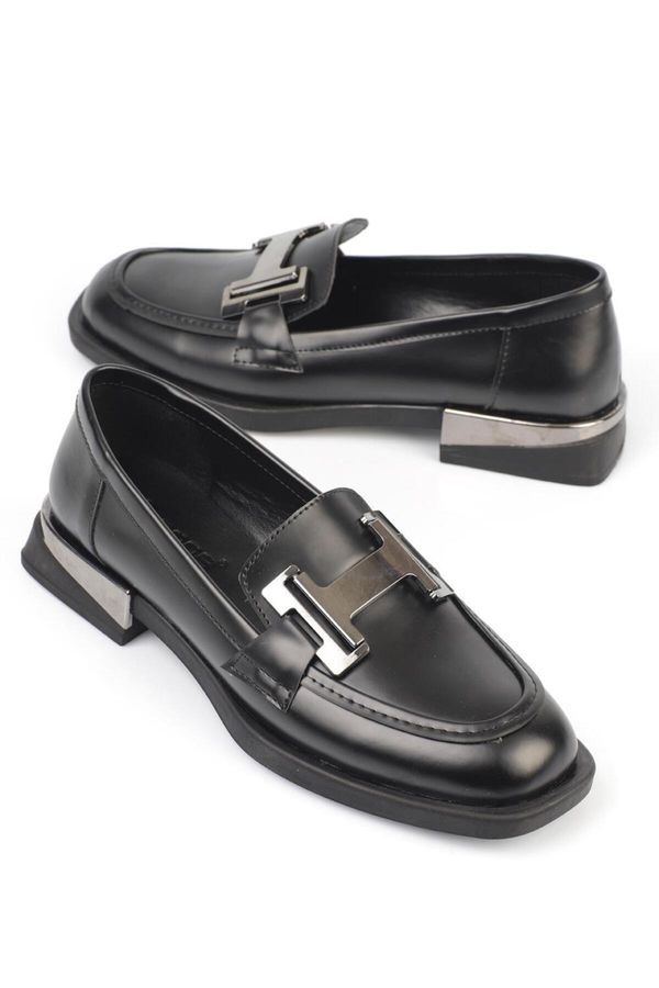 Capone Outfitters Capone Outfitters Capone Women's Chunky Toe Loafers with H Buckles