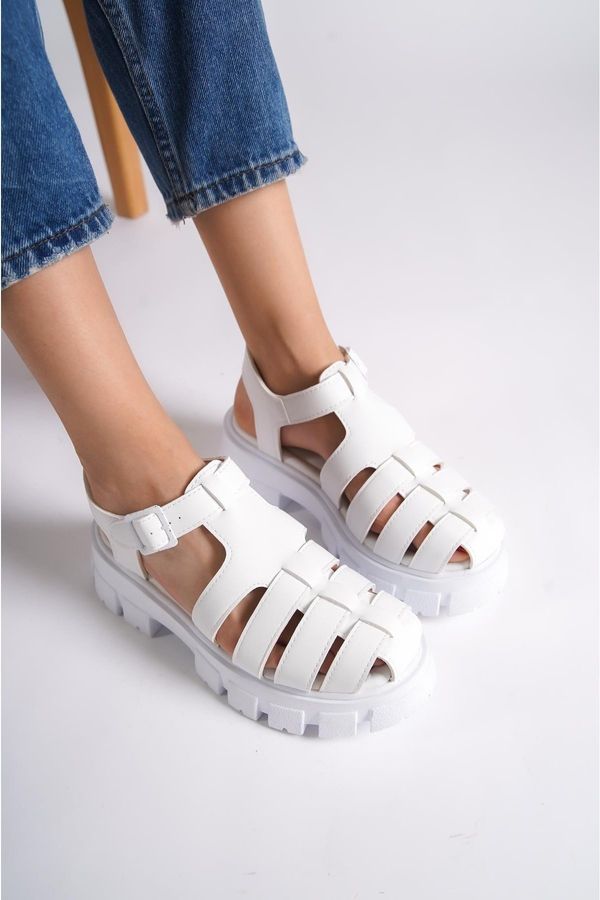 Capone Outfitters Capone Outfitters Capone Women's Thick-soled Gladiator White Sandals