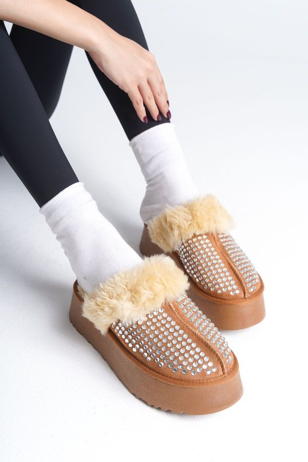 Capone Outfitters Capone Outfitters Furry Closed Toe Stoned Women's Slippers