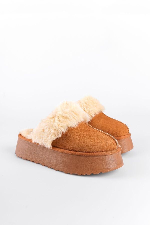 Capone Outfitters Capone Outfitters Furry Closed Toe Women's Slippers