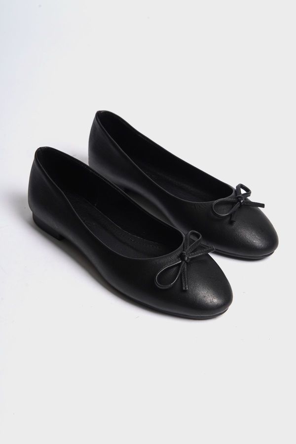 Capone Outfitters Capone Outfitters Women's Genuine Leather Bow Round Toe Flats