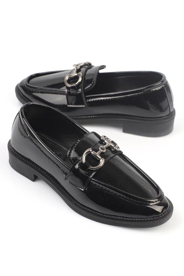 Capone Outfitters Capone Outfitters Women's Loafers with Metal Buckles