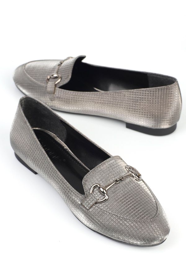 Capone Outfitters Capone Outfitters Women's Pointed Toe Silvery Buckle Flats