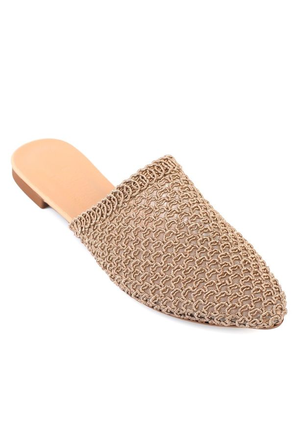 Capone Outfitters Capone Outfitters Women's Straw Pointed Toe Closed Slippers