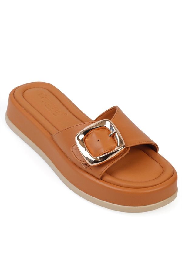 Capone Outfitters Capone Outfitters Women's Wedge Heel Single Strap Buckled Slippers