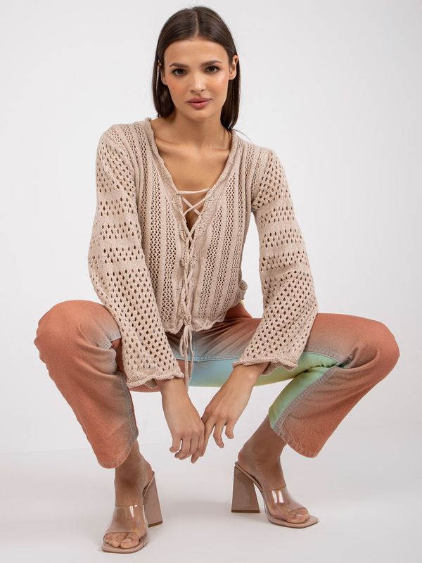 Fashionhunters Classic beige sweater with a tied neckline RUE PARIS