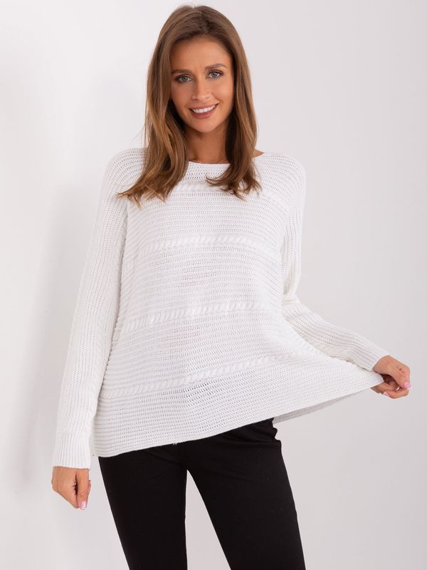 Fashionhunters Classic ecru sweater with a round neckline