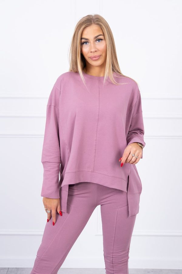 Kesi Complete with an oversized blouse in dark pink