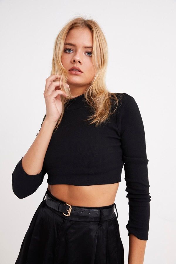 Cool & Sexy Cool & Sexy Women's Black Half Turtleneck Crop Blouse CG113