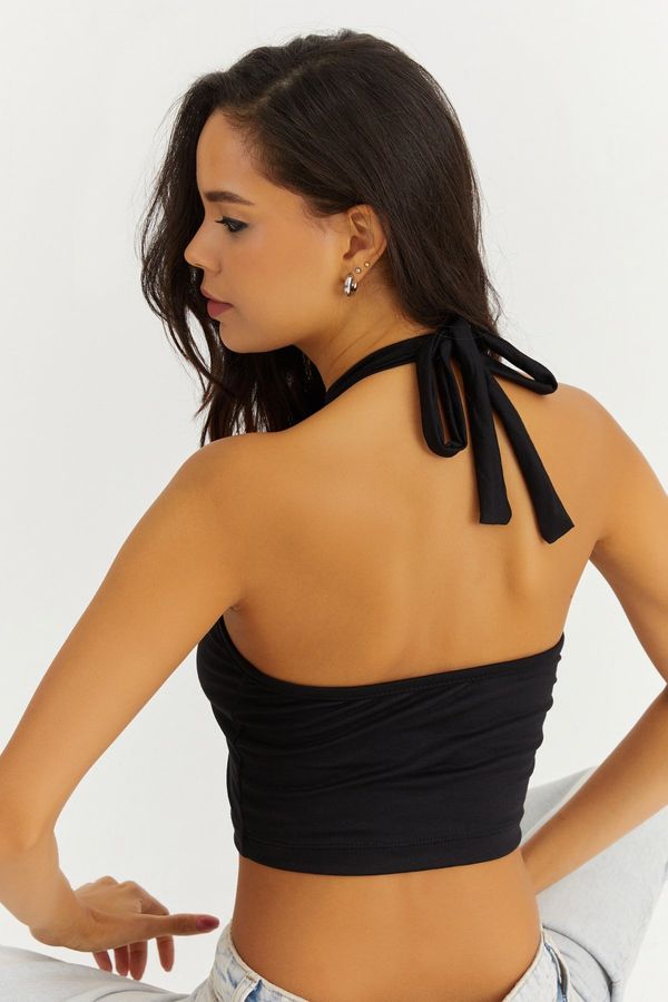 Cool & Sexy Cool & Sexy Women's Black Halterneck Crop Top