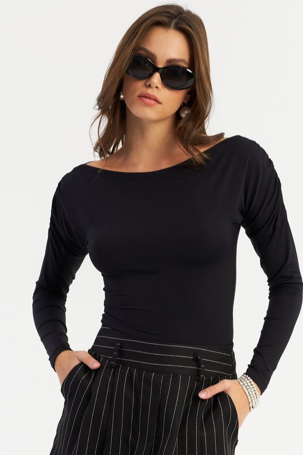 Cool & Sexy Cool & Sexy Women's Black Pleated Blouse SE2