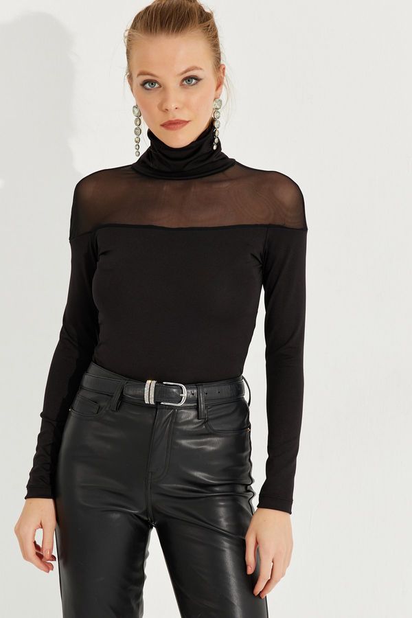 Cool & Sexy Cool & Sexy Women's Black Tulle Detailed Fisherman Blouse