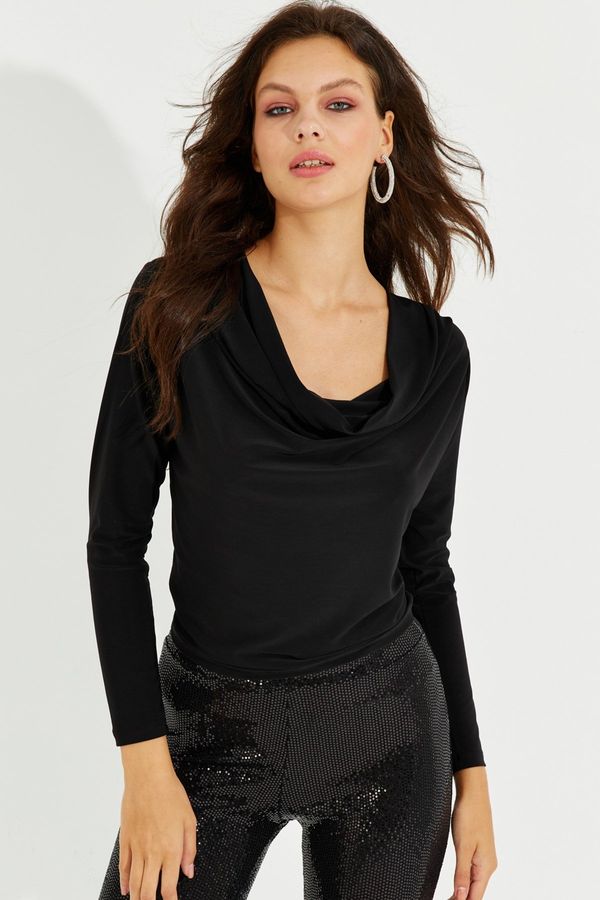 Cool & Sexy Cool & Sexy Women's Black Turndown Collar Blouse
