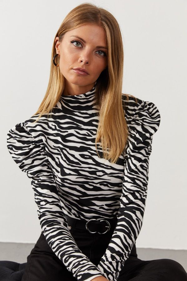 Cool & Sexy Cool & Sexy Women's Black-White Balloon Sleeve Zebra Pattern Blouse