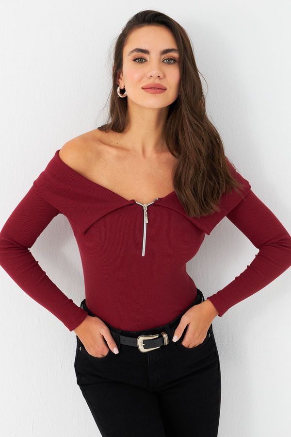 Cool & Sexy Cool & Sexy Women's Burgundy Zippered Madonna Collar Blouse