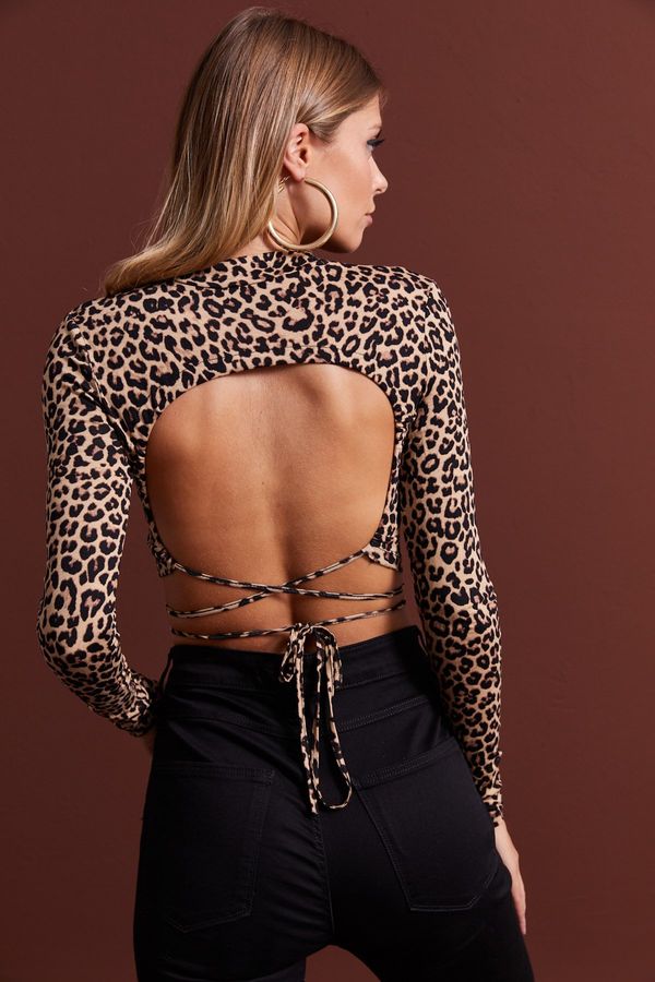 Cool & Sexy Cool & Sexy Women's Camel Decollete Leopard Print Crop Blouse