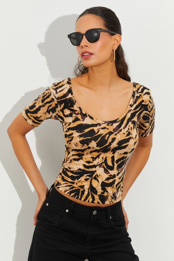 Cool & Sexy Cool & Sexy Women's Camel Patterned Blouse