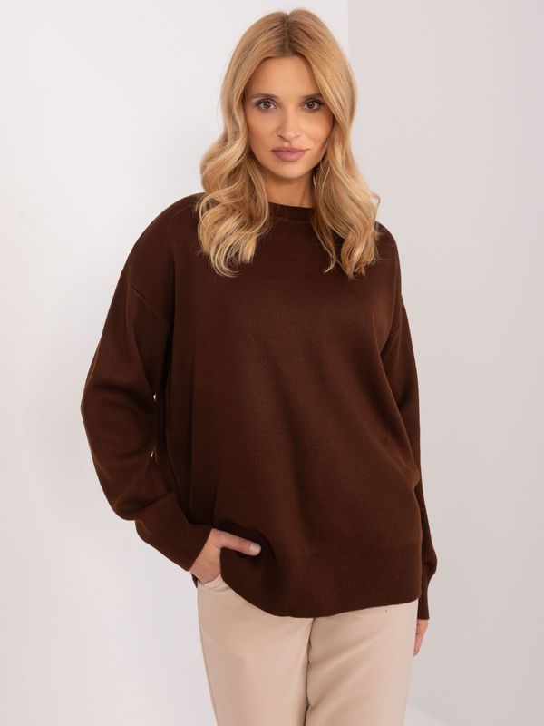 Fashionhunters Dark brown classic sweater with a round neckline