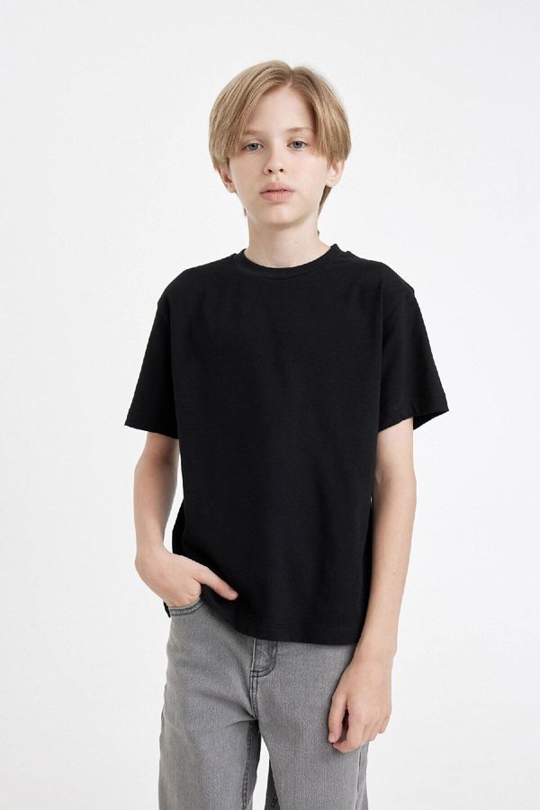 DEFACTO DEFACTO Boy Regular Fit Crew Neck Short Sleeve Basic Black T-Shirt