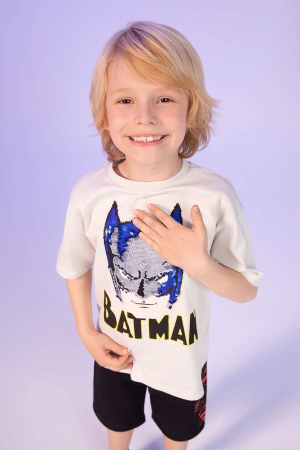 DEFACTO DEFACTO Boy Relax Fit Short Sleeve Batman Printed T-Shirt