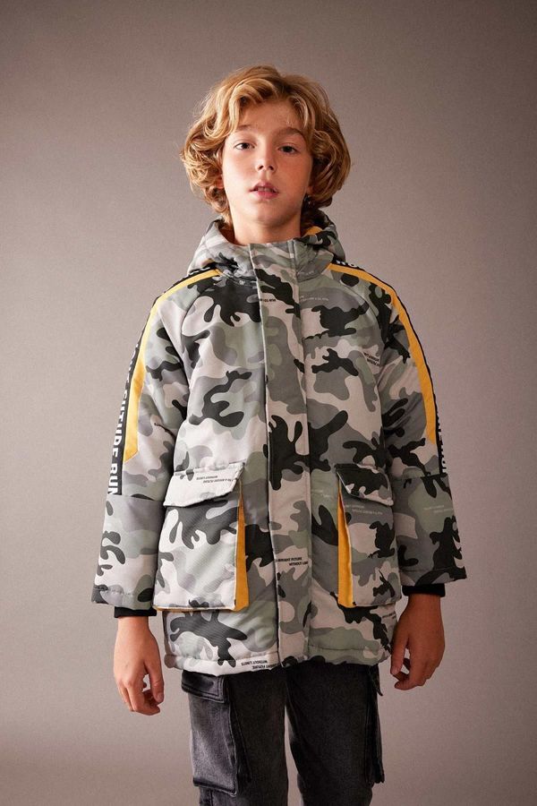 DEFACTO DEFACTO Boy's Water Repellent Camouflage Patterned Hooded Jacket Coat