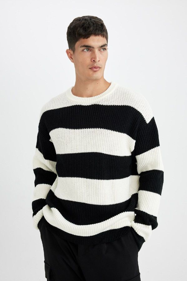 DEFACTO DEFACTO Men's Black Relax Fit Casual Cut Crew Neck Striped Textured Knitwear Sweater