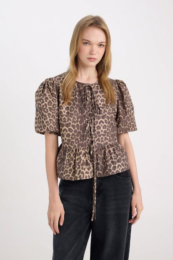 DEFACTO DEFACTO Regular Fit Round Neck Leopard Printed Front Tie Poplin Short Sleeve Blouse